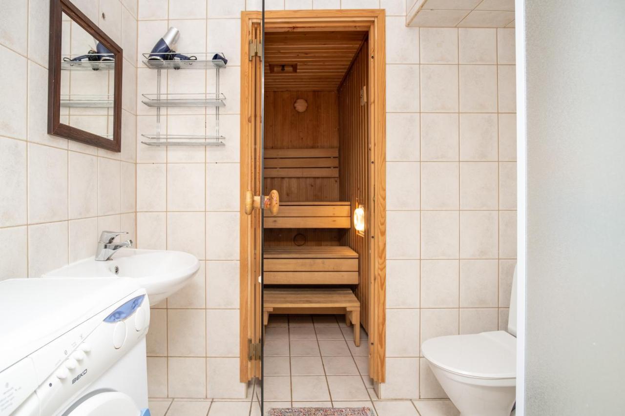 Old Town 2-Bathroom Apartment With Sauna Tallinn Bagian luar foto